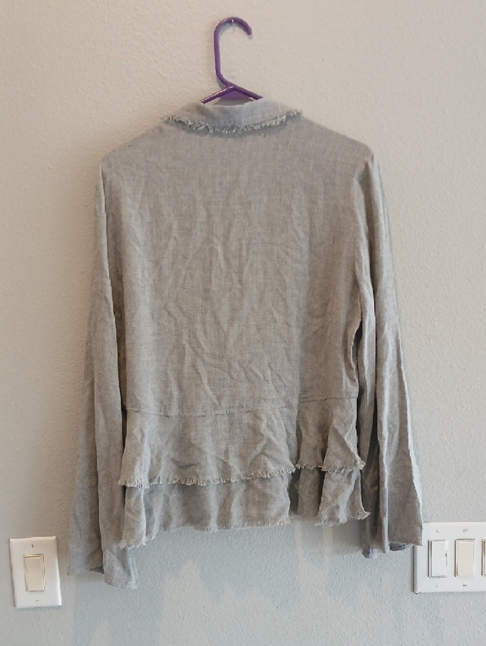 Cloth And Stone Anthropologie Medium Light Gray Button-Down Ruffle Hem Linen Top - Picture 5 of 5